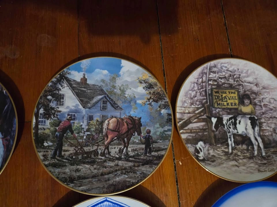 Collector plates with farm scenes - photo 3