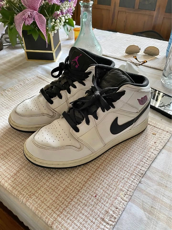 Air Jordan 1s - Mids - Size 6.5Y