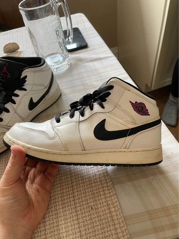 Air Jordan 1s - Mids - Size 6.5Y - photo 4