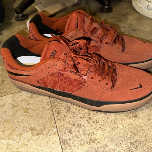 NIKE SB ISHOD RUGGED ORANGE-BLACK SZ 12 [DC7232-800] - photo 4