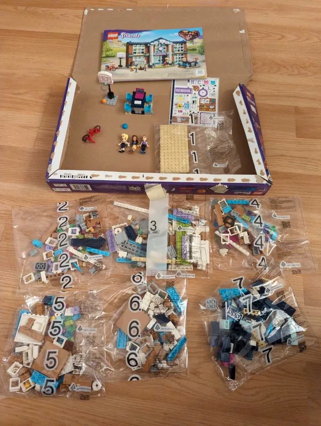 Lego Friends Heartlake City School thumbnail