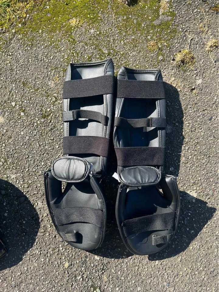 Shin/Foot Pads, Kickboxing Gloves, and 16oz Boxing Gloves - photo 3
