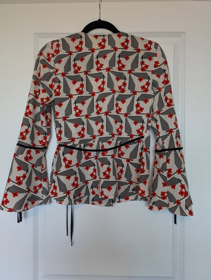Topshop Cherry Blossom Print Wrap Blouse Size 2 - photo 5