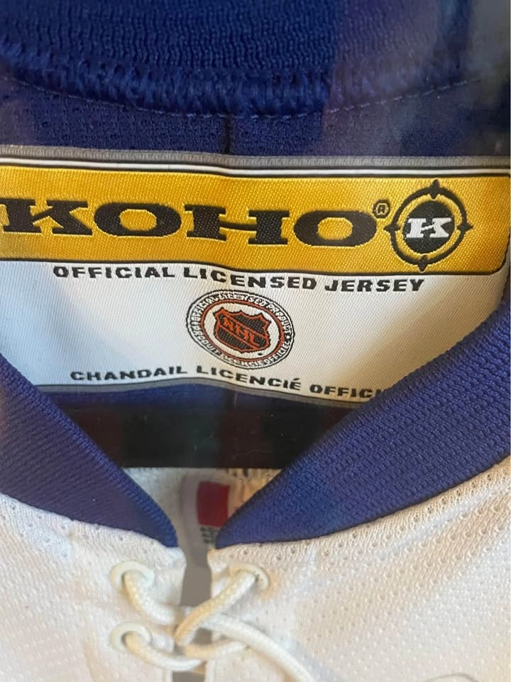 Darryl Sittler Autographed Maple Leafs Jersey - photo 4