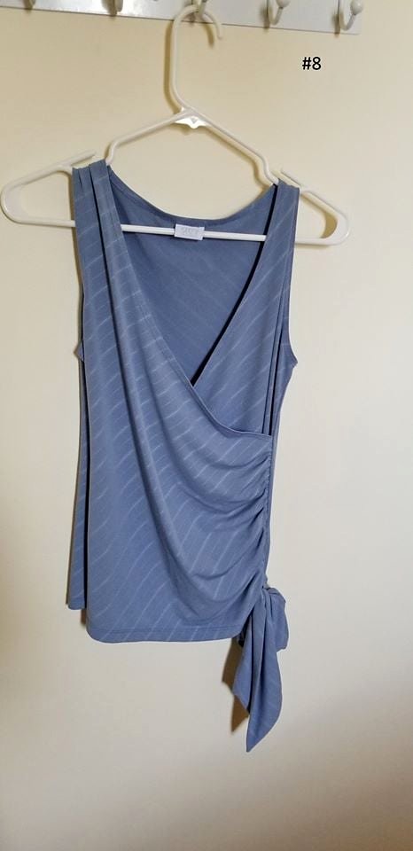Blue sleeveless top (M)