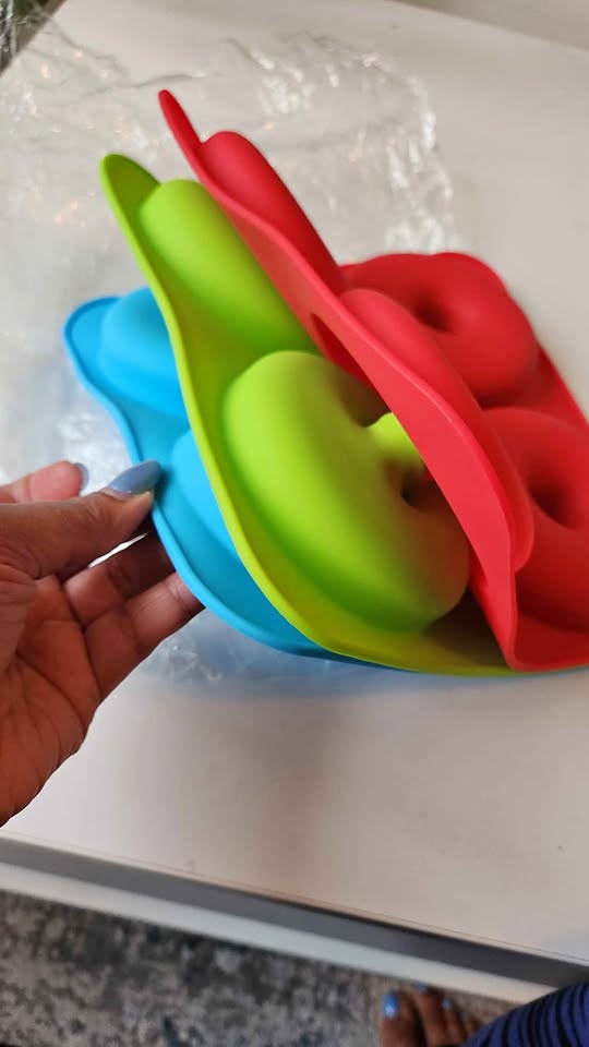 New Silicone Baking donut/bagel molds x 3