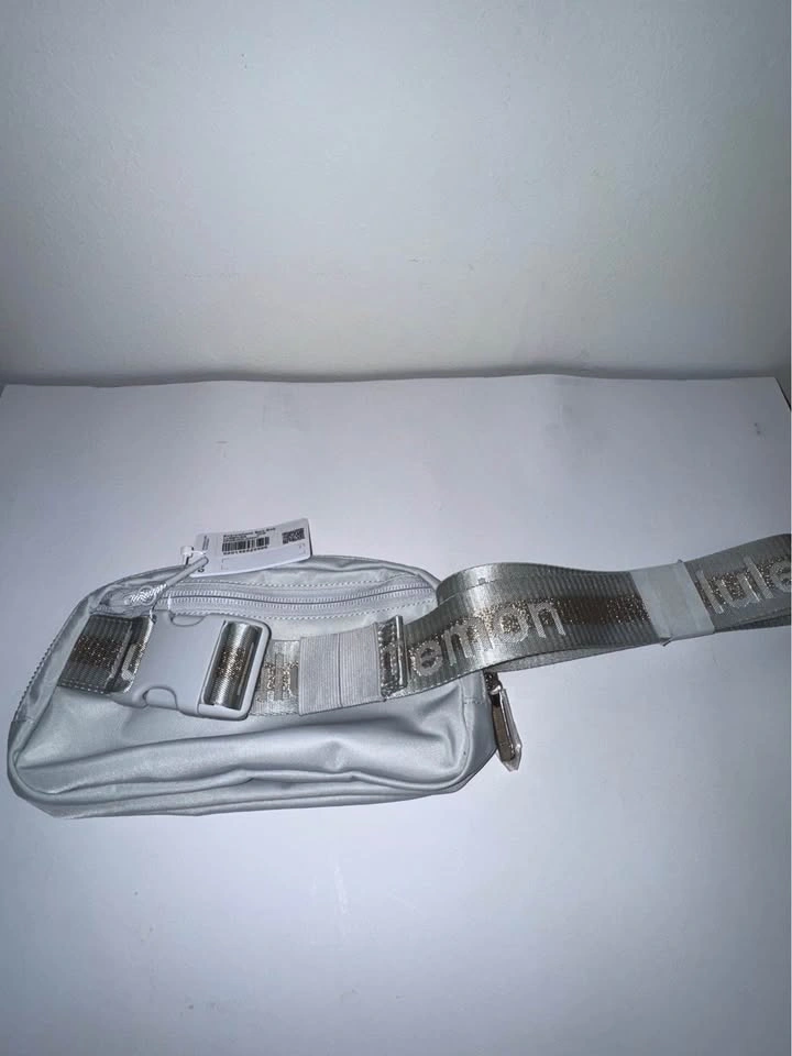 Lululemon Belt Bag - photo 2