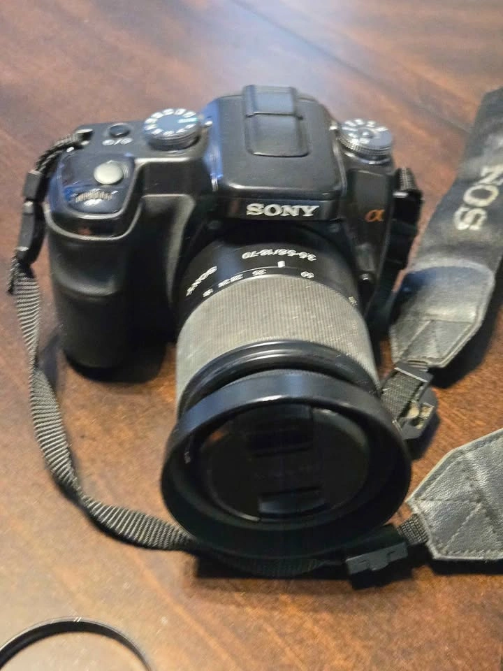 Sony Alpha A100 DSLR Camera Kit w/ 2 Lenses - photo 2