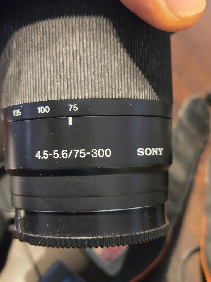 Sony Alpha A100 DSLR Camera Kit w/ 2 Lenses - photo 4