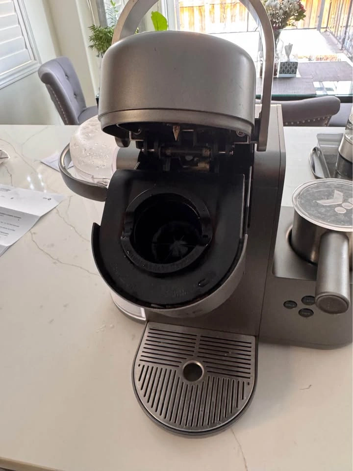 KEURIG SINGLE SERVE COFFEE - LATTE CAPPUCCINO MAKER LIKE NEW - photo 2