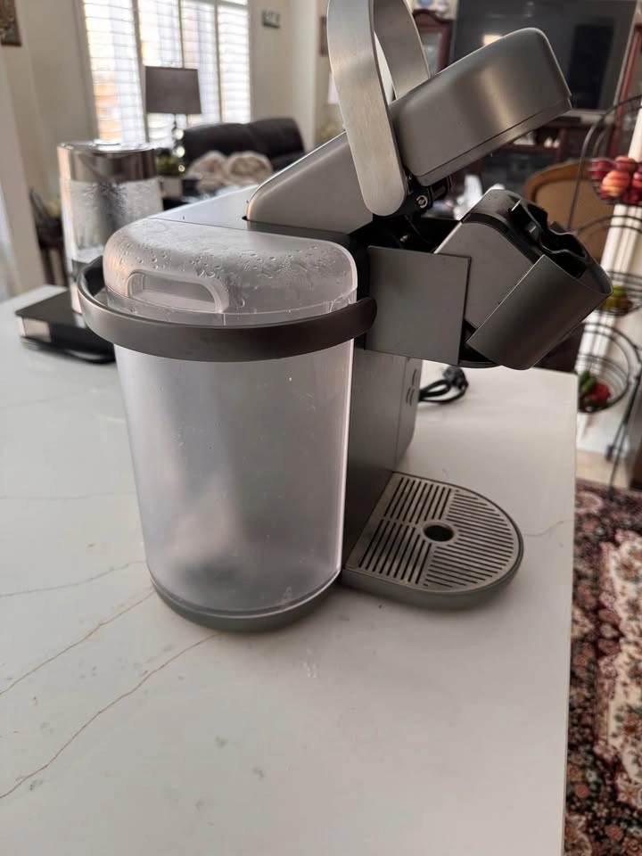 KEURIG SINGLE SERVE COFFEE - LATTE CAPPUCCINO MAKER LIKE NEW - photo 3