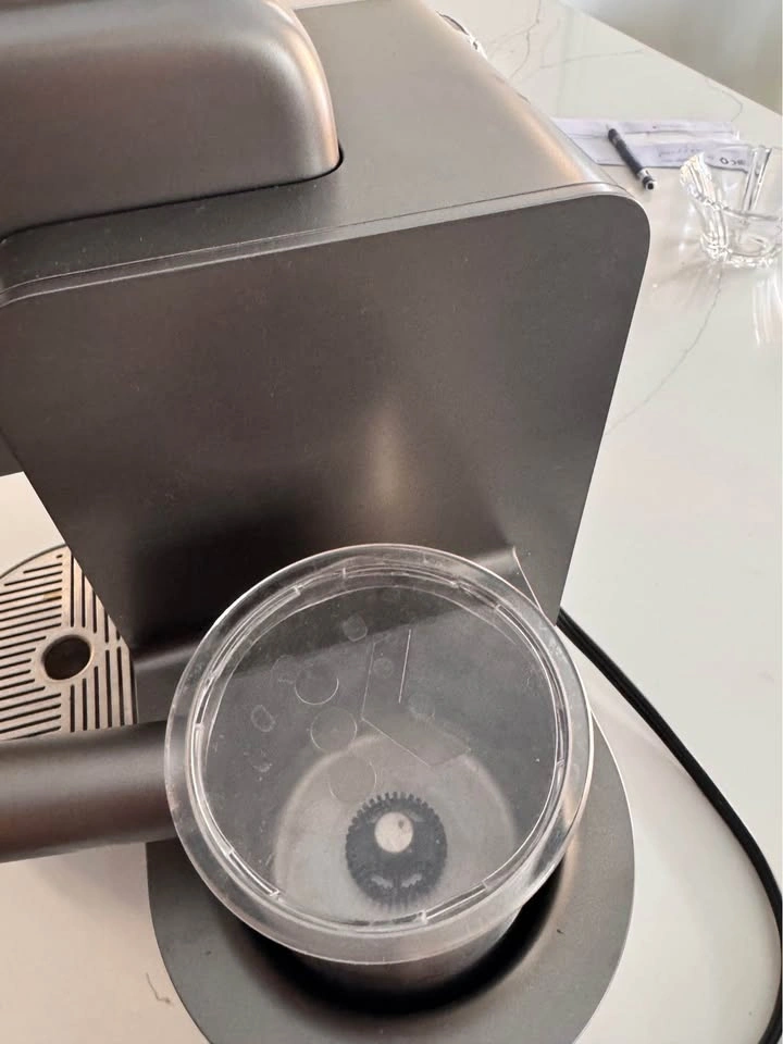 KEURIG SINGLE SERVE COFFEE - LATTE CAPPUCCINO MAKER LIKE NEW - photo 4