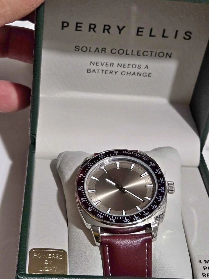Brand new solar powered watch for man