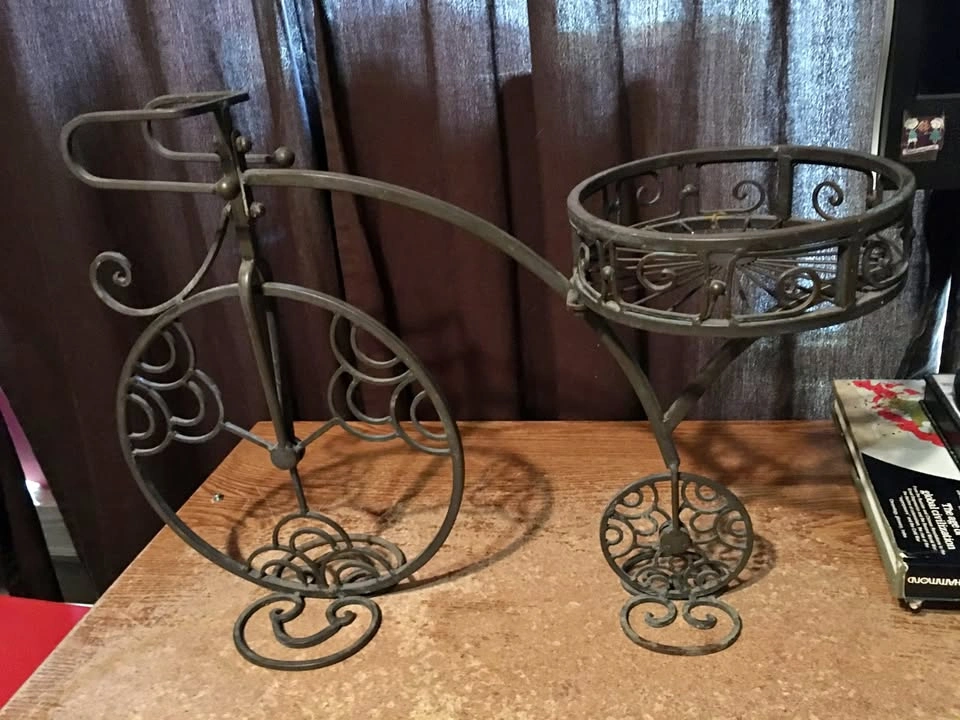 Metal Bicycle Plant Stand Garden Decor 16" Tall Planter 7 1/4"