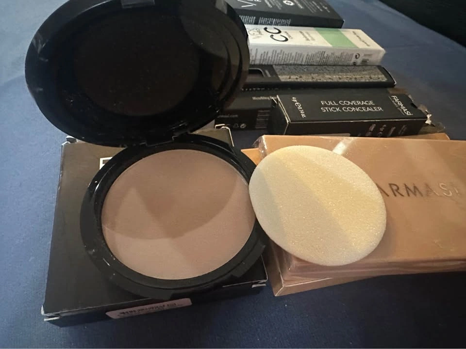 Farmasi Make-Up 8 BNIB Lot - photo 3