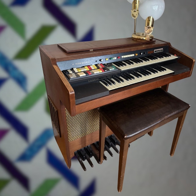 Hammond Elegante Console Organ - 1970s w/ Bench & Pedals