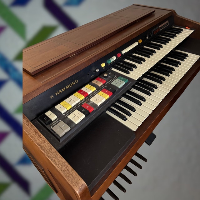 Hammond Elegante Console Organ - 1970s w/ Bench & Pedals - photo 4