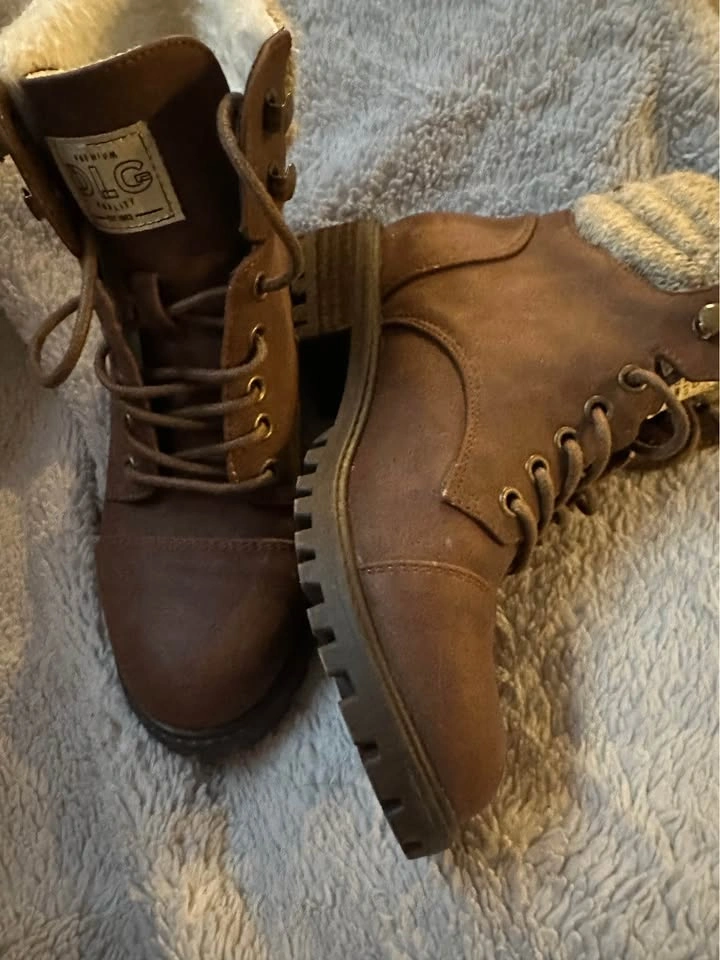 DLG Laila Womens Vegan Leather Lace up Boot size 6 - photo 3
