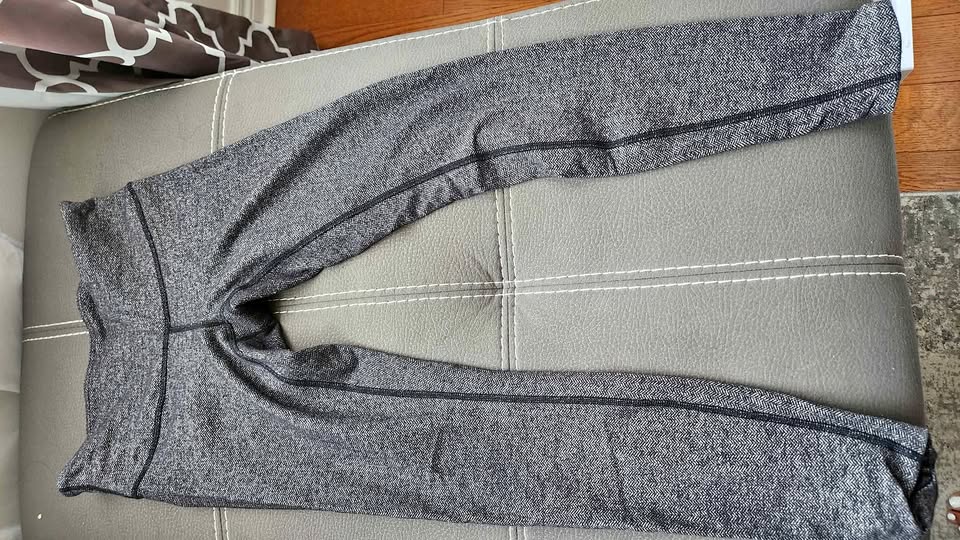 Lululemon leggings (size 6)
