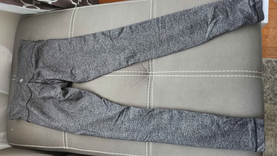 Lululemon leggings (size 6) - photo 2