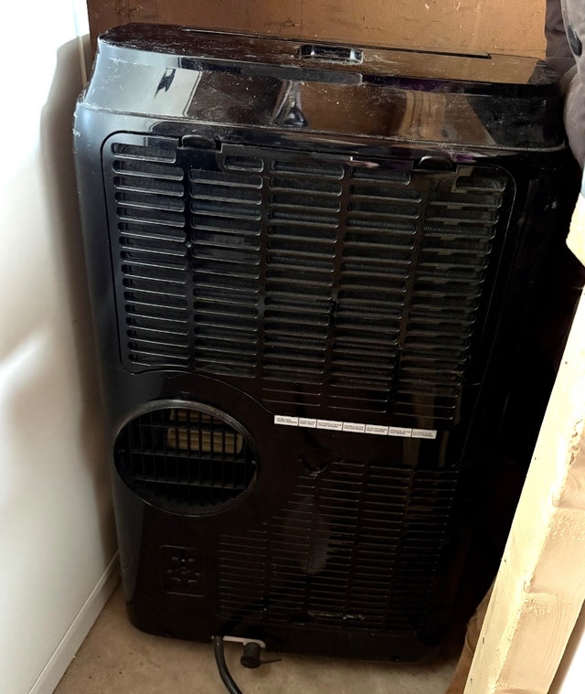 Danby Portable Air Conditioner – Good Condition - photo 5