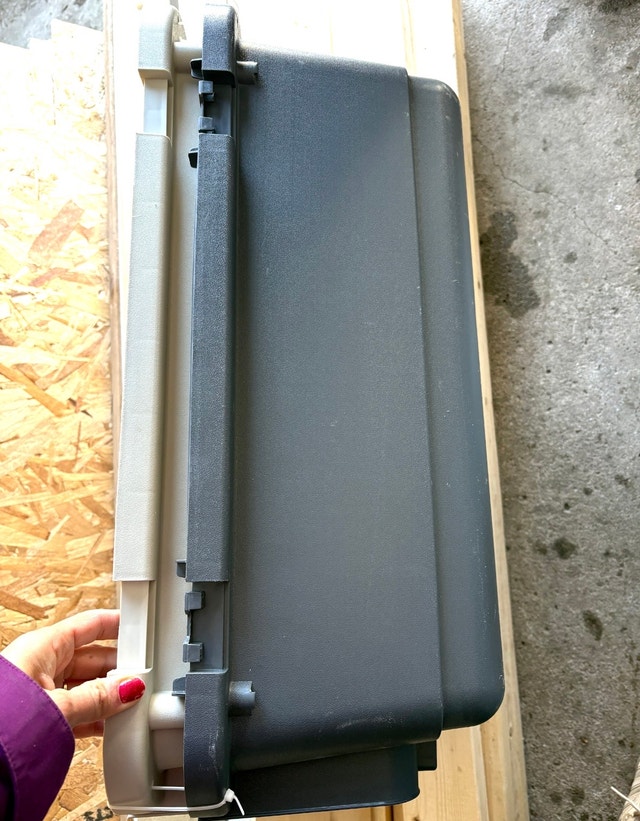 Plastic Pet Carrier – Hard Shell - photo 3