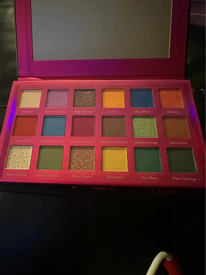 🌈 Vivid Eyeshadow Palette by Farmasi! 🌈 - photo 2