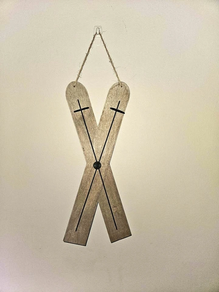 Target Skis Winter Wall Decor