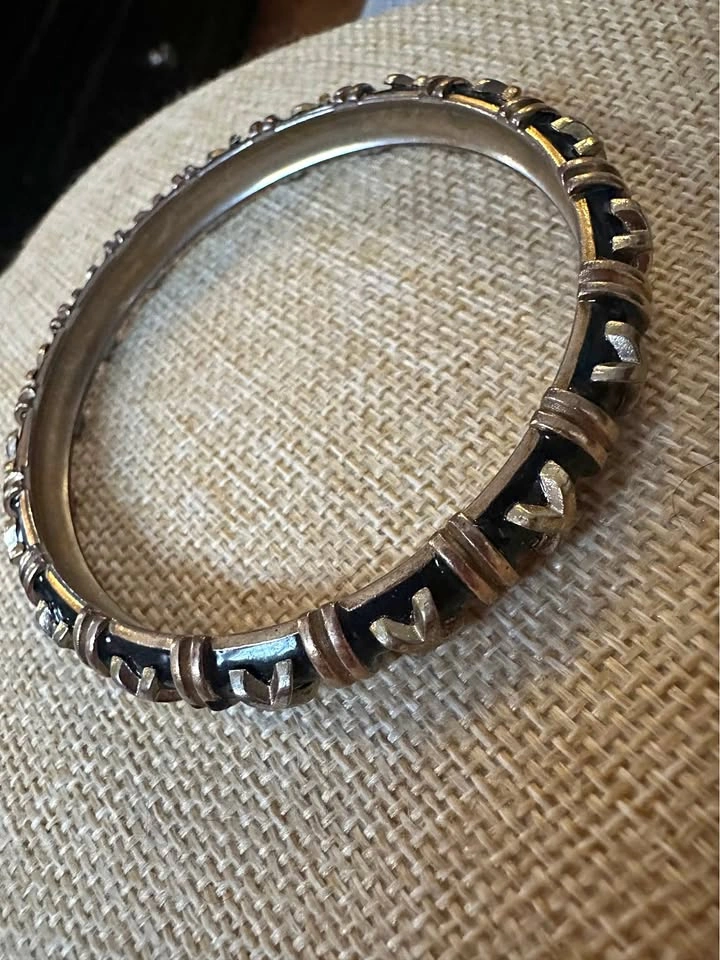 Vintage Bangle Bracelet - Eternity X Design
