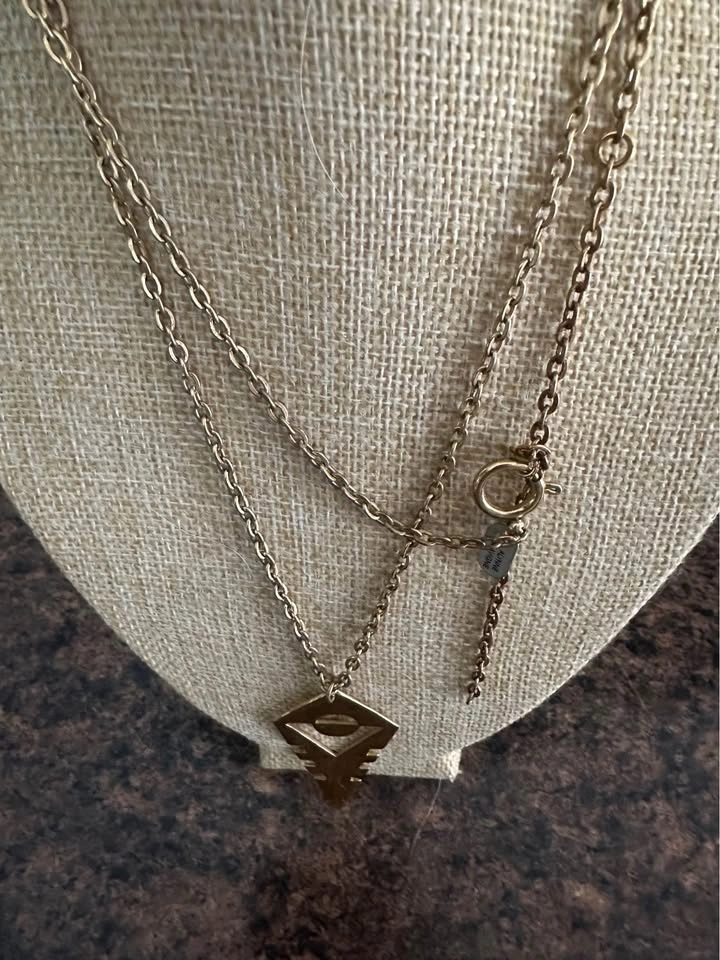 Arrowhead Pendant Necklace by Par Ici (Alynne Lavigne) - photo 2