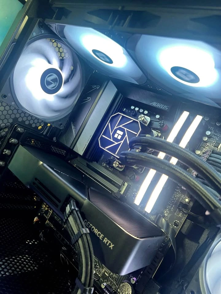 BRAND NEW 5070 FE - 7800x3d Gaming PC - photo 5
