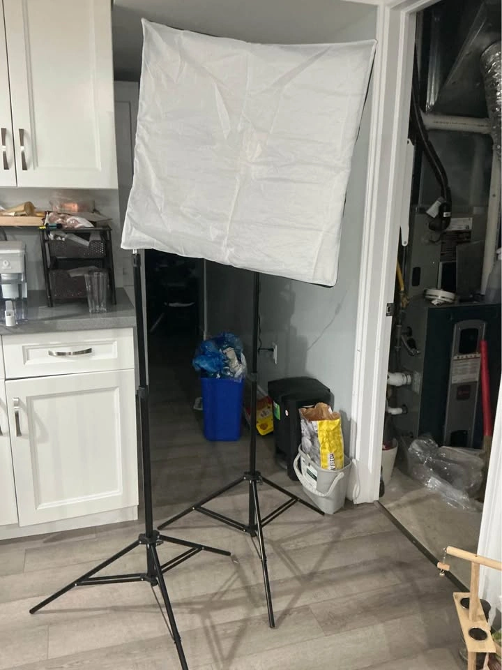 Newer 2 pack Equivalent soft box lighting kit - photo 2