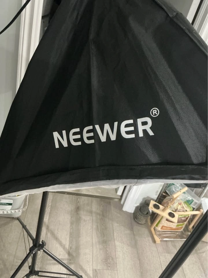 Newer 2 pack Equivalent soft box lighting kit - photo 4