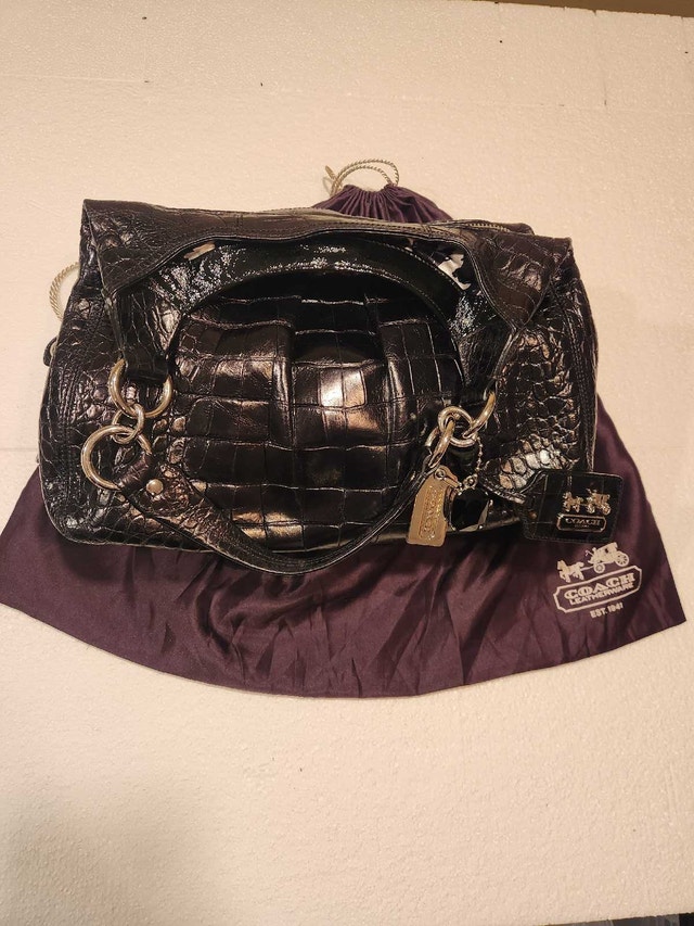 Vintage Coach Black Croc Embossed Leather Shoulder Bag w/ Dust B