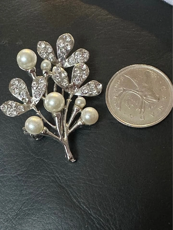 Floral Design Faux Pearl Rhinestone Brooch - photo 5