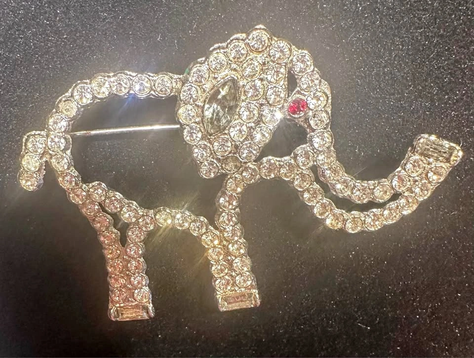 Vintage Silver Tone Elephant Brooch