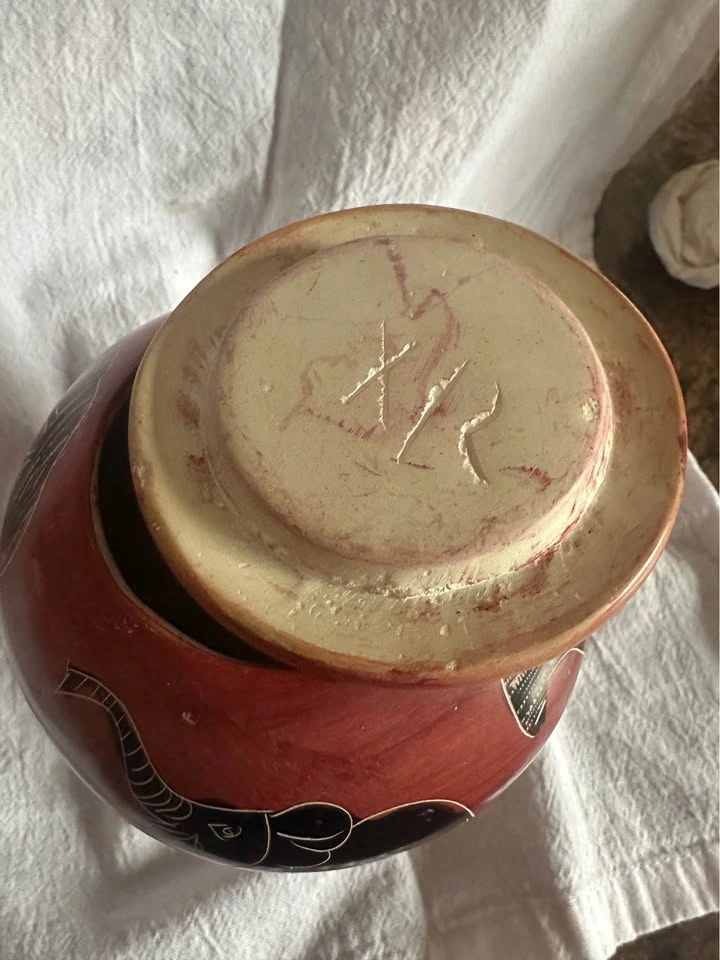 Hand sculpted soapstone trinket container - photo 2