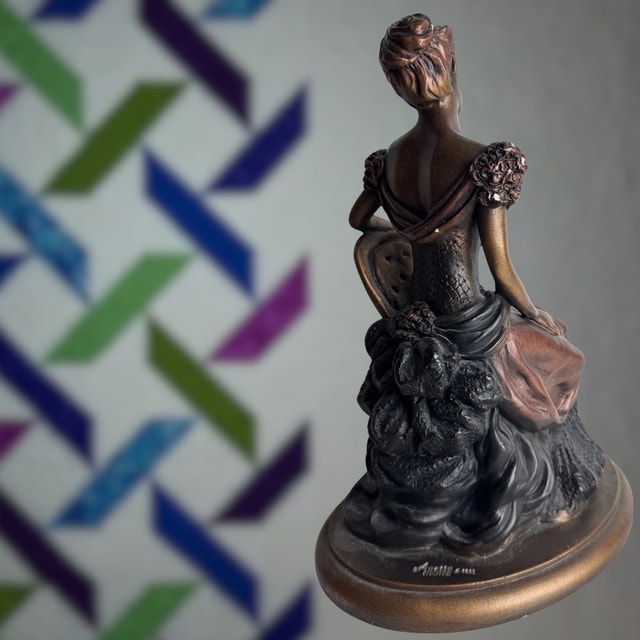 Austin Sculpture (1993) — Seated Victorian Lady on Marble Base - photo 3