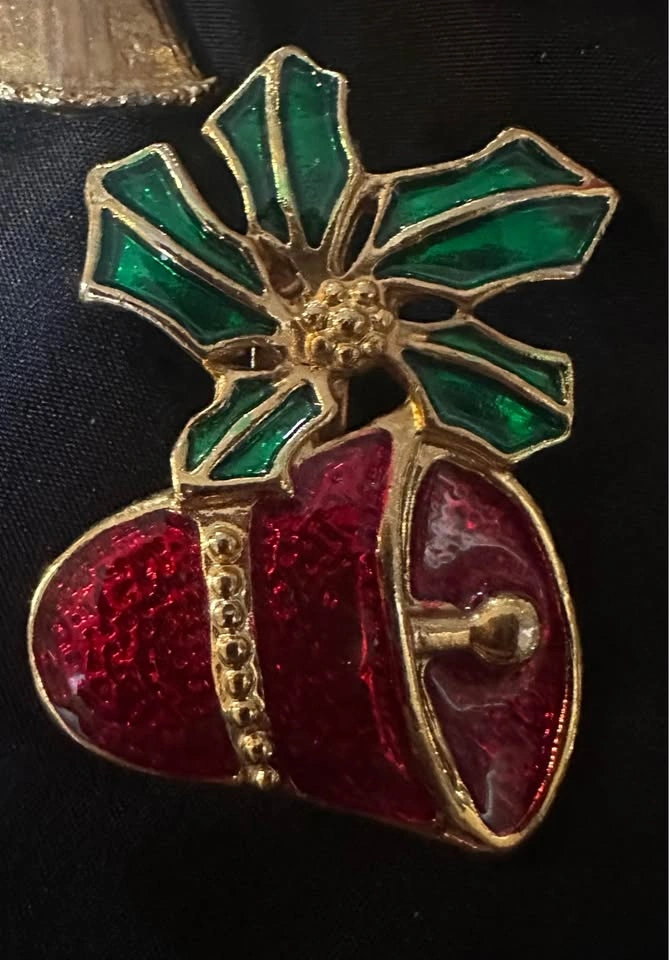 Vintage Christmas Pins/Brooch 7 total - photo 5