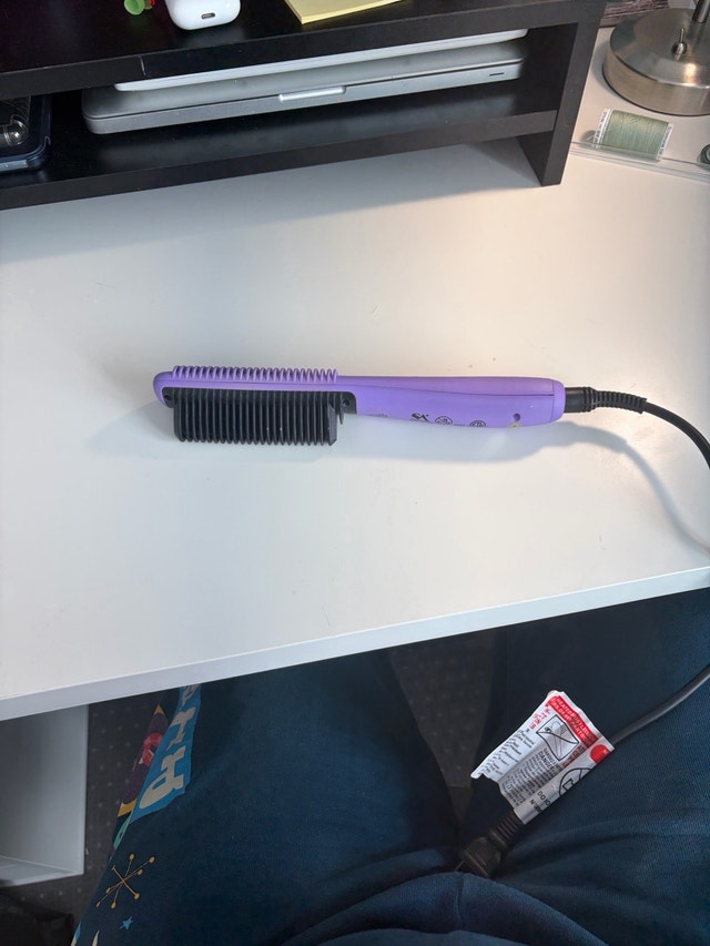 StraightAhead hair straightener brush