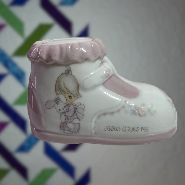 Precious Moments Ceramic Shoe Coin Bank – “Jesus Loves Me” - photo 3