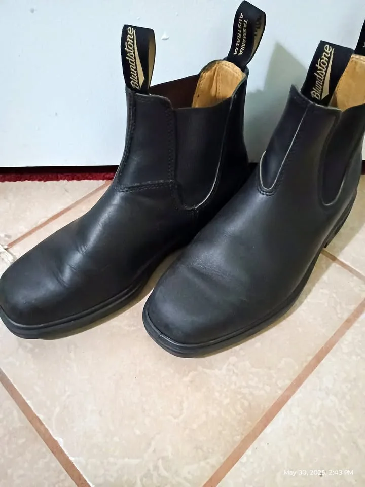BLUNDSTONE Black Like NEW thumbnail