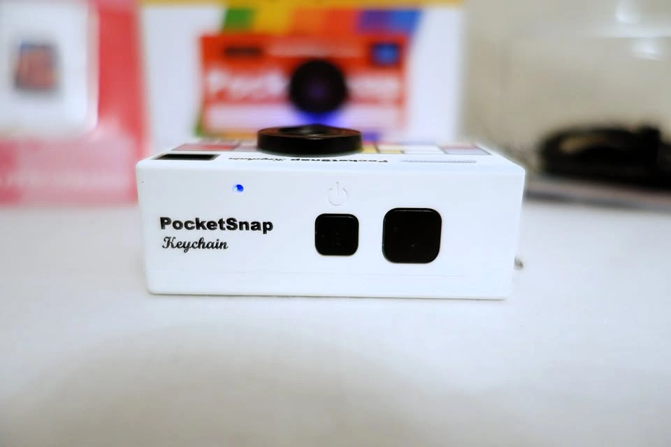 PocketSnap Tiny 12MP Keychain Digital Camera + 1GB Card - photo 3