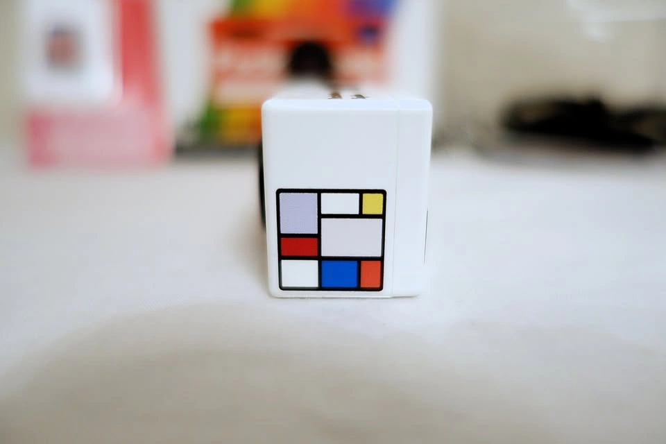 PocketSnap Tiny 12MP Keychain Digital Camera + 1GB Card - photo 5