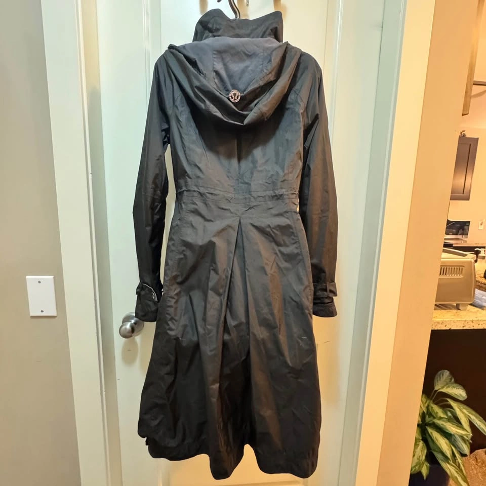 Lululemon Sleek Waterproof Hooded Raincoat - Black - Size 4 - photo 4