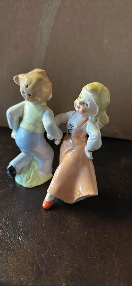 Vintage 5 and dime inc salt & pepper set square dancers - photo 2