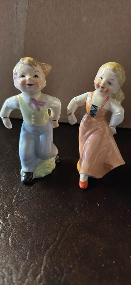Vintage 5 and dime inc salt & pepper set square dancers - photo 4