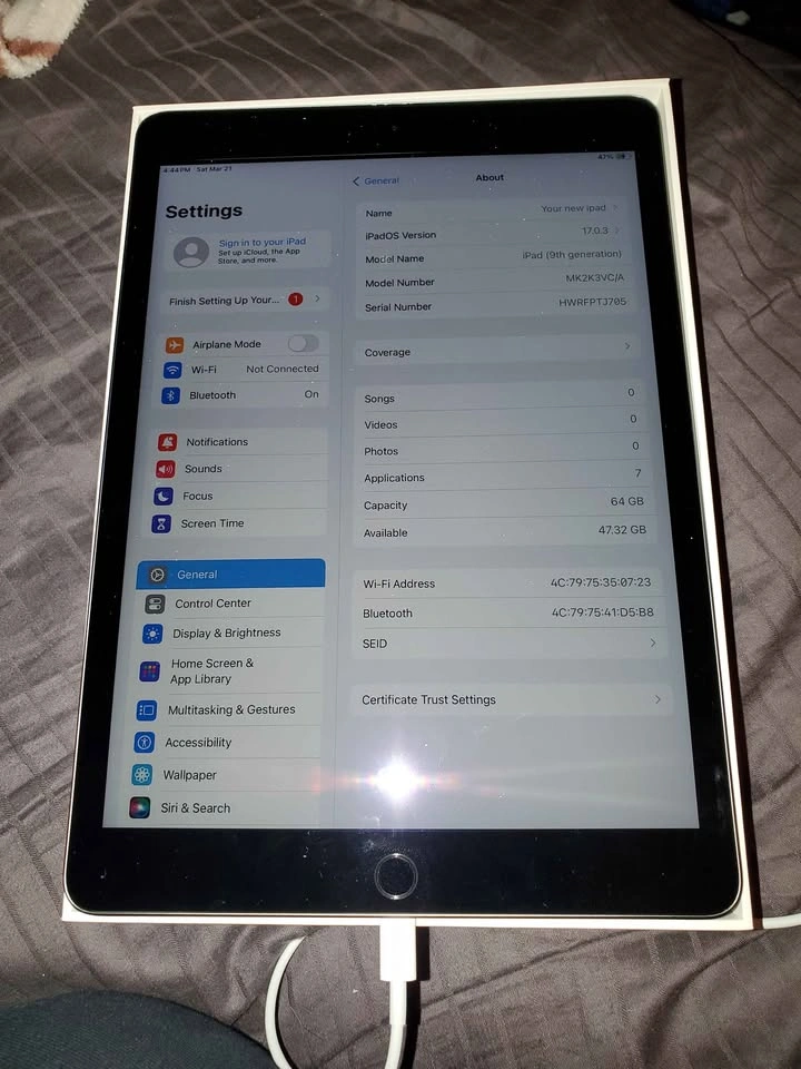 Apple iPad 9th Gen 64GB with box + charger - photo 2