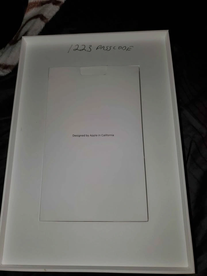 Apple iPad 9th Gen 64GB with box + charger - photo 4