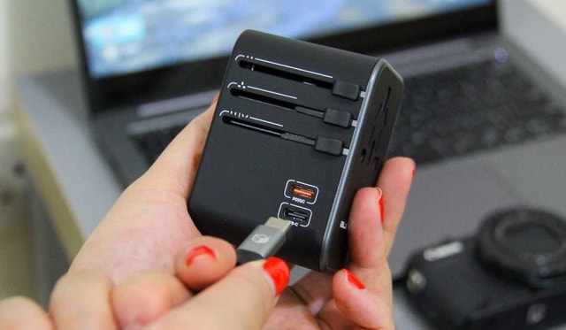 iBlockCube 35W Travel Adapter with Dual Type C